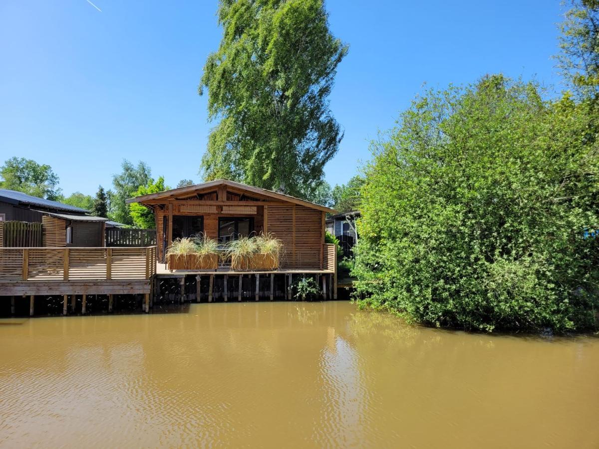 Rustig Gelegen Chalet Solvo Met Terras Aan Het Water Гел Екстериор снимка