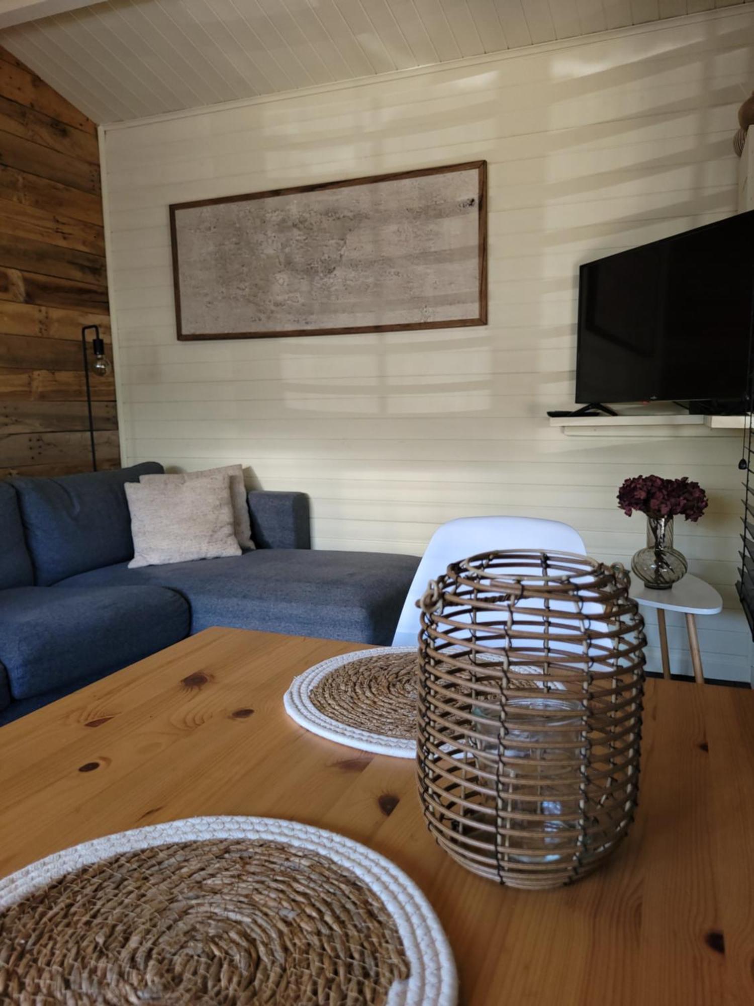 Rustig Gelegen Chalet Solvo Met Terras Aan Het Water Гел Екстериор снимка