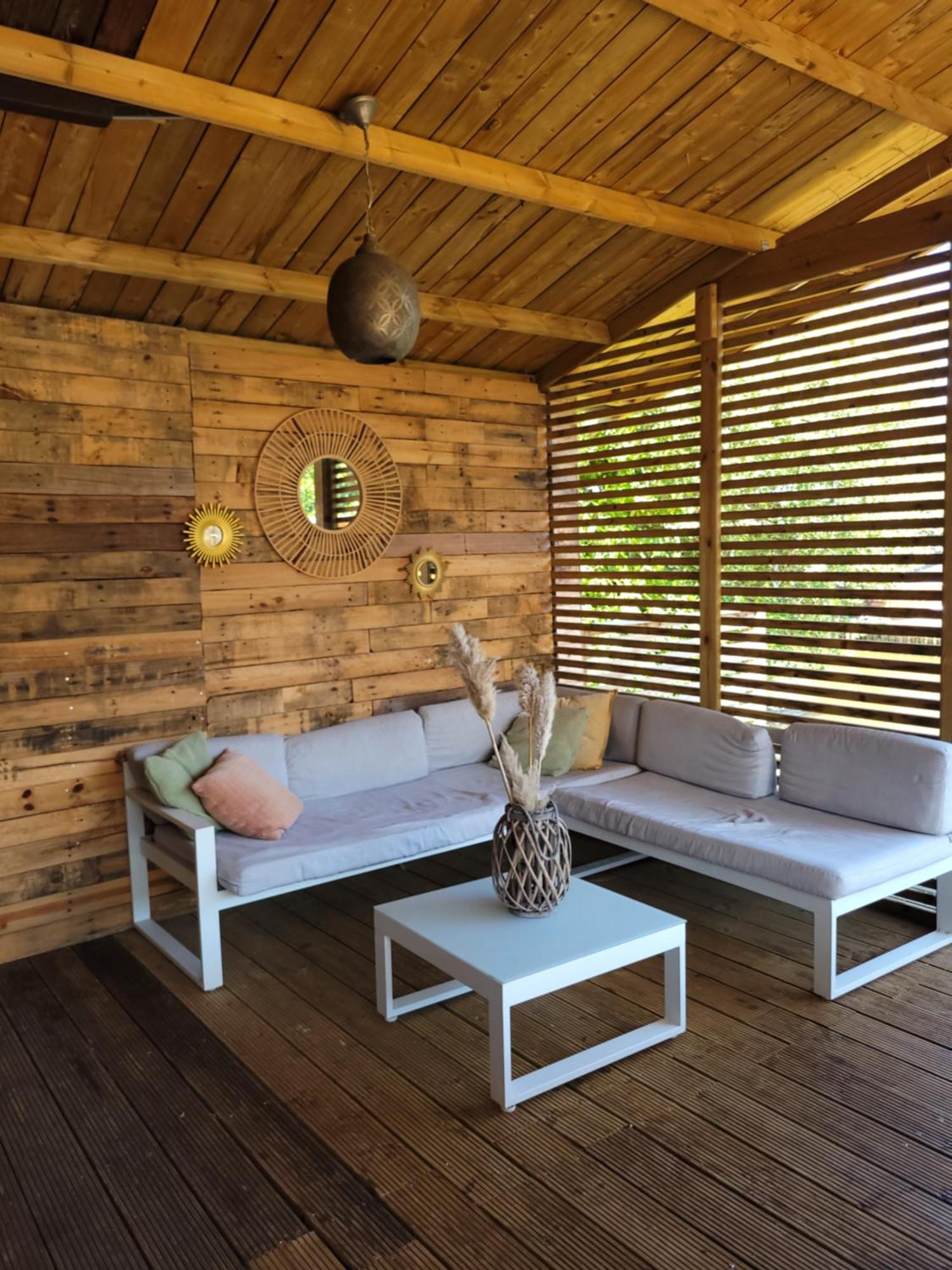 Rustig Gelegen Chalet Solvo Met Terras Aan Het Water Гел Екстериор снимка